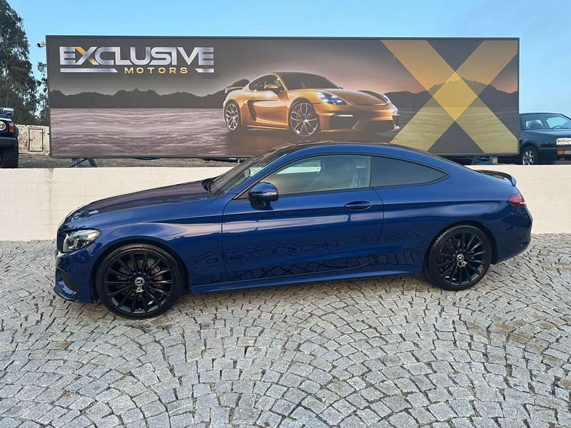 Azul Usado 2017 Mercedes C220 Coupé | € 29.990 - Imagem 1/4