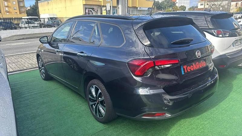 Usado Fiat Tipo Wagon 95 HP (69 kW) 2019 Preto Carrinha