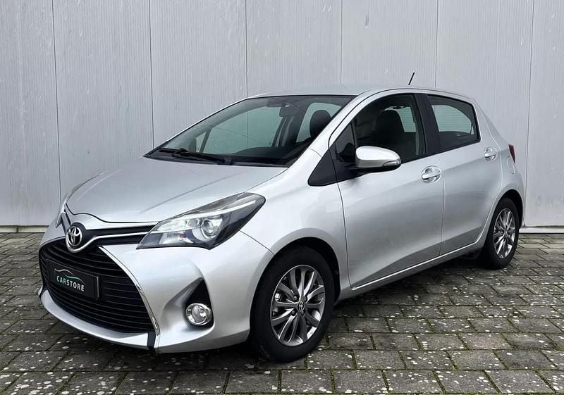 Usado Toyota Yaris Active 90 HP (66 kW) 2016 Cinzento