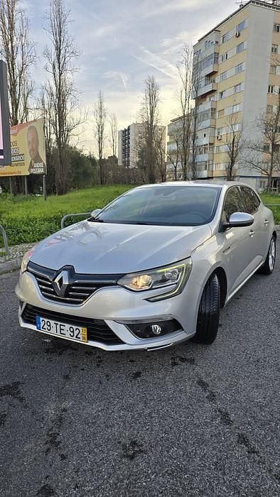 Usado Renault Mégane IV 140 HP (102 kW) 2017 Sedan
