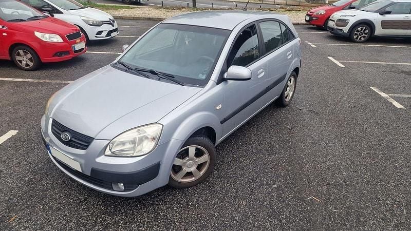 Usado 2005 Kia Rio Sedan | € 3.600 - Imagem 1/4