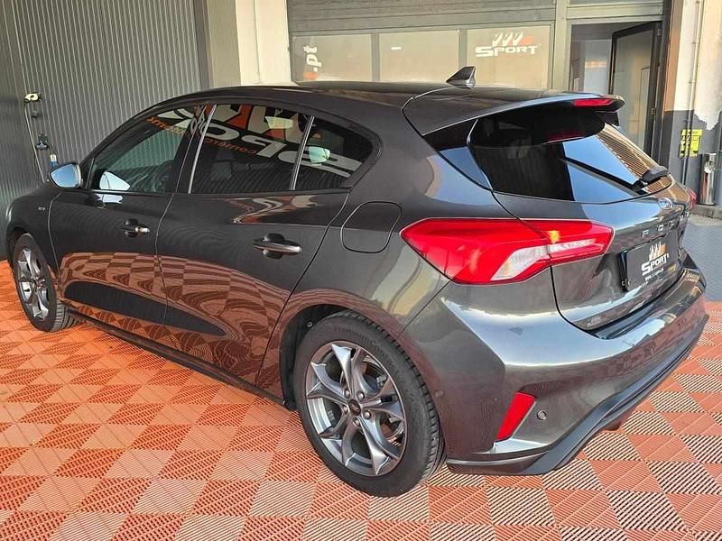 Usado Ford Focus 125 HP (91 kW) 2021 Cinzento