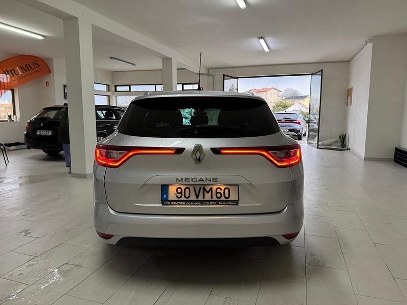 Usado Renault Mégane IV 115 HP (84 kW) 2018 Cinzento