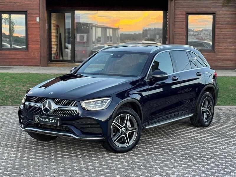 Azul Usado 2020 Mercedes GLC250 Citadino | € 45.990 (Caro) - Imagem 1/4