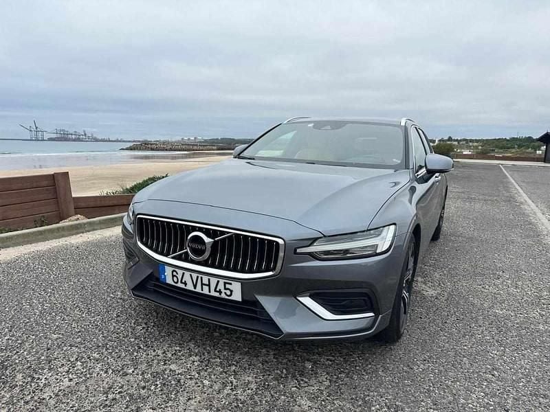 Cinzento Usado 2018 Volvo V60 Carrinha | € 23.000 - Imagem 1/4