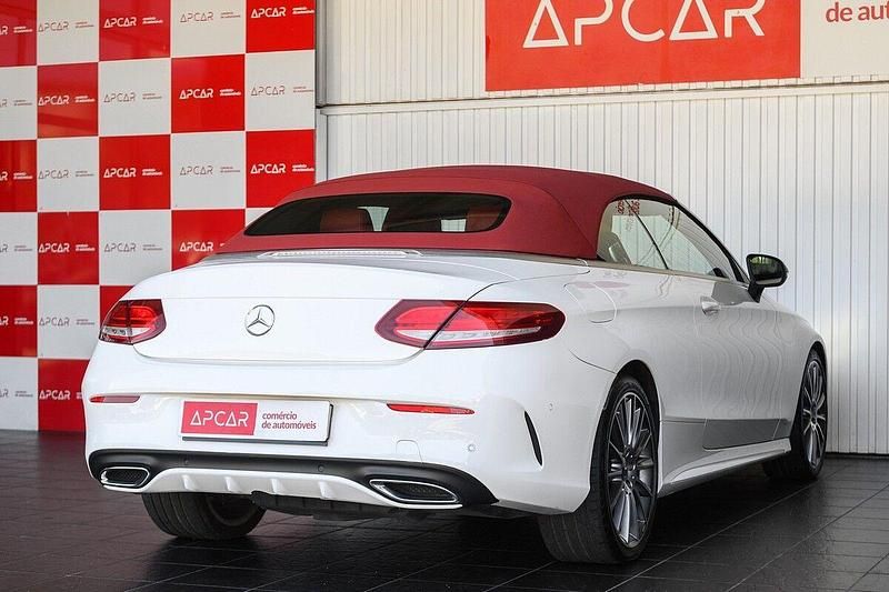 Usado Mercedes C220 AMG line 170 HP (125 kW) 2017 Branco Coupé