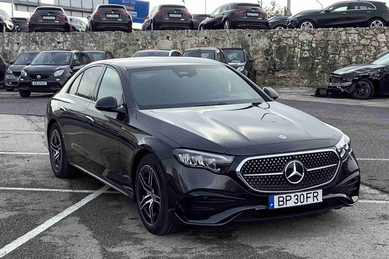 Cinzento Novo 2024 Mercedes E300 Sedan | € 69.950 (Bom preço) - Imagem 1/4