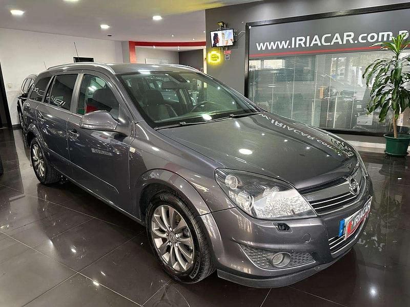 Usado Opel Astra Cosmo 110 HP (80 kW) 2010 Cinza antracite Carrinha