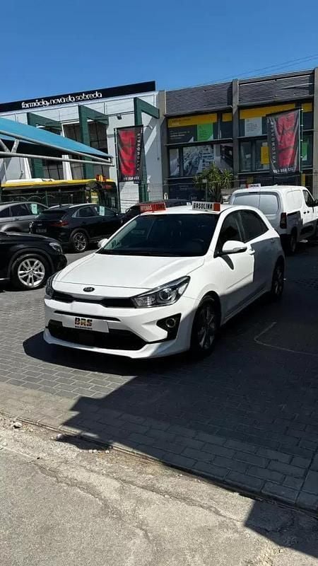Branco glaciar Usado 2021 Kia Rio Sedan | € 16.790 (Preço elevado) - Imagem 1/4