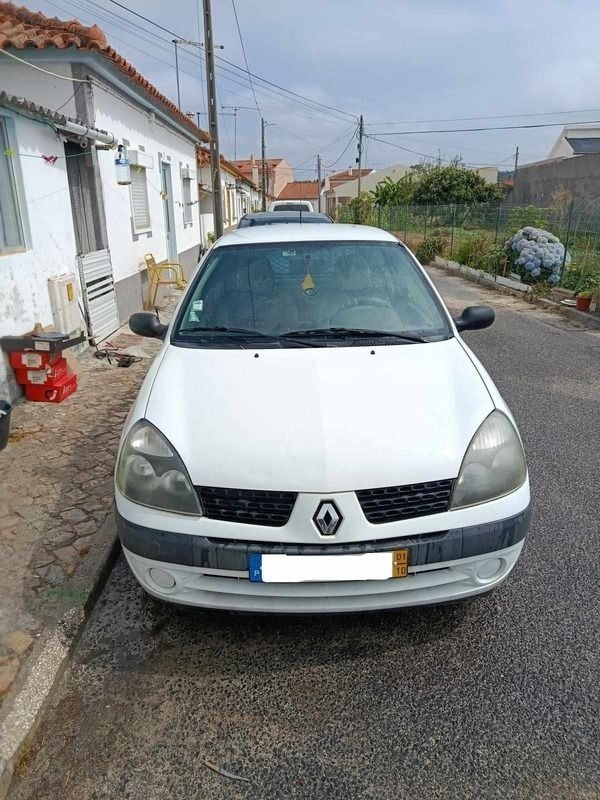 Branco Usado 2001 Renault Clio II Sedan | € 800 (Bom preço) - Imagem 1/4