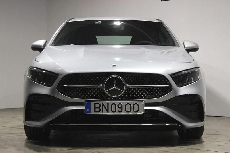 Cinza Usado 2024 Mercedes A180 AMG line Sedan | € 38.900 (Preço elevado) - Imagem 1/4