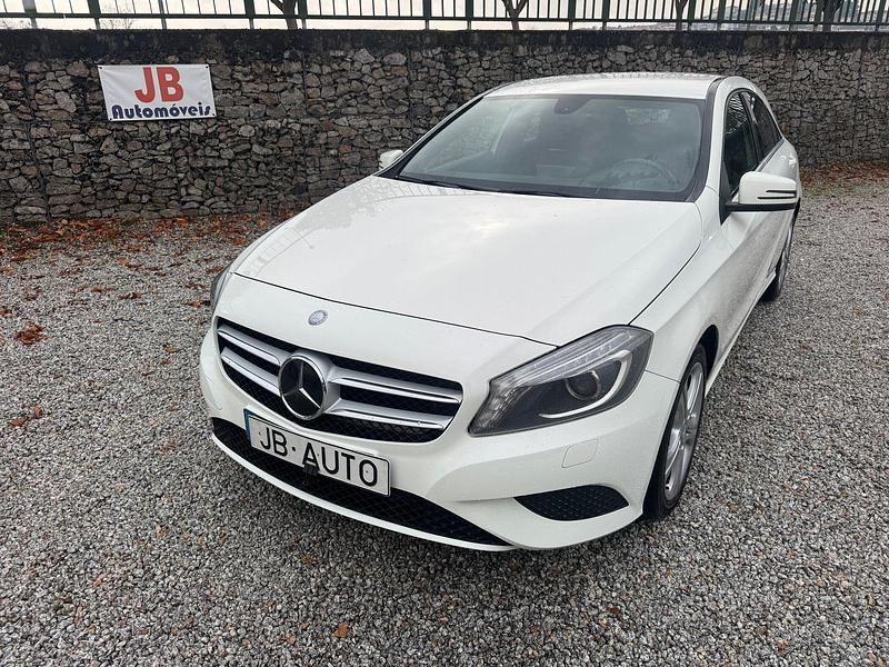 Usado Mercedes A180 Urban 109 HP (80 kW) 2013 Branco