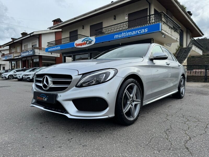Cinza Usado 2018 Mercedes C220 AMG line Sedan | € 27.990 - Imagem 1/4