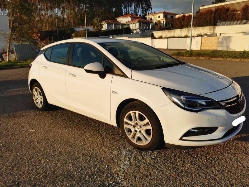 Usado Opel Astra 110 HP (80 kW) 2016 Branco Citadino