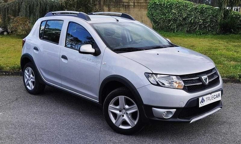 Cinzento Usado 2014 Dacia Sandero SUV | € 12.500 (Preço elevado) - Imagem 1/4