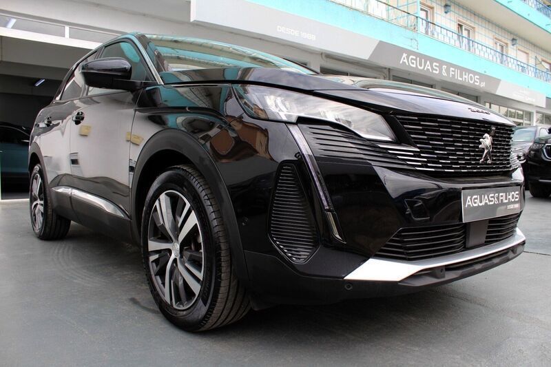 Preto Usado 2023 Peugeot 3008 Allure SUV | € 25.990 - Imagem 1/4
