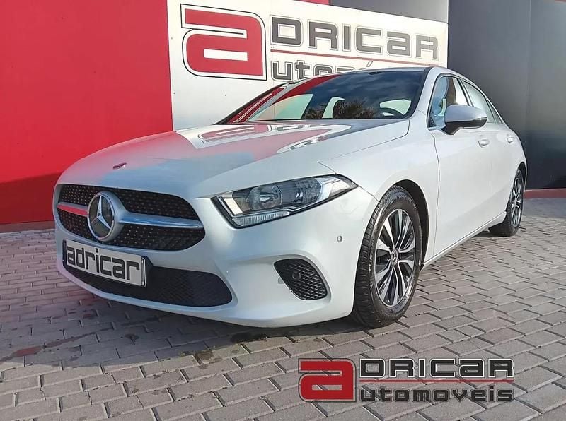 Branco Usado 2021 Mercedes A180 Style Citadino | € 26.500 (Preço justo) - Imagem 1/4