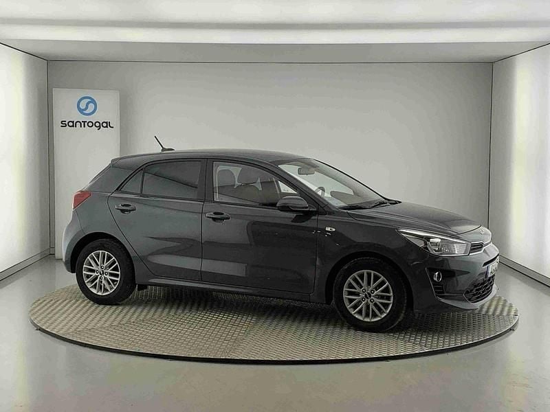 Cinzento Usado 2022 Kia Rio | € 15.200 (Preço justo) - Imagem 1/4