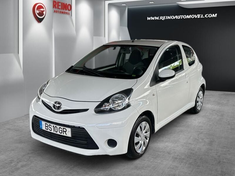 Branco Usado 2013 Toyota Aygo Citadino | € 7.500 - Imagem 1/4
