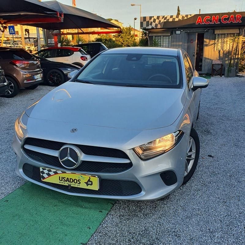 Cinza Usado 2019 Mercedes A180 Style | € 21.950 (Caro) - Imagem 1/4