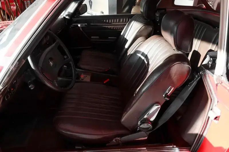 Usado Mercedes SL280 197 HP (144 kW) 1983 Vermelho Cabrios