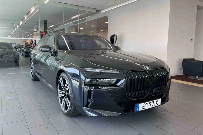 Preto Novo 2025 BMW 750e Comfort Edition Sedan | € 158.300 - Imagem 1/4