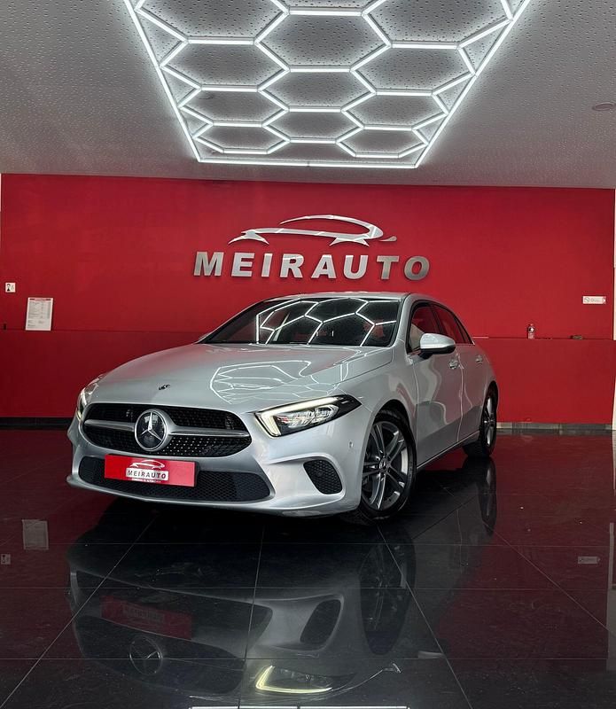 Cinza Usado 2020 Mercedes A180 Business Sedan | € 22.900 (Bom preço) - Imagem 1/4