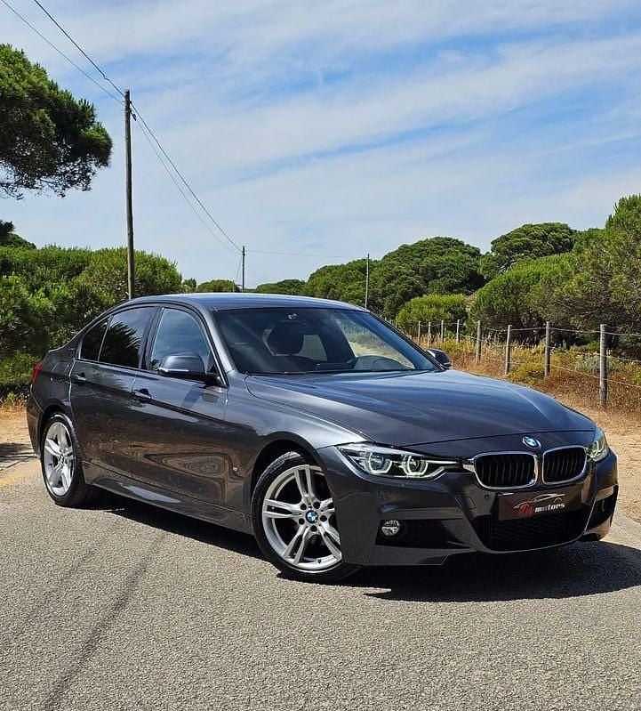 Cinza Usado 2018 BMW 330 iPerformance Sedan | € 22.990 (Preço justo) - Imagem 1/4