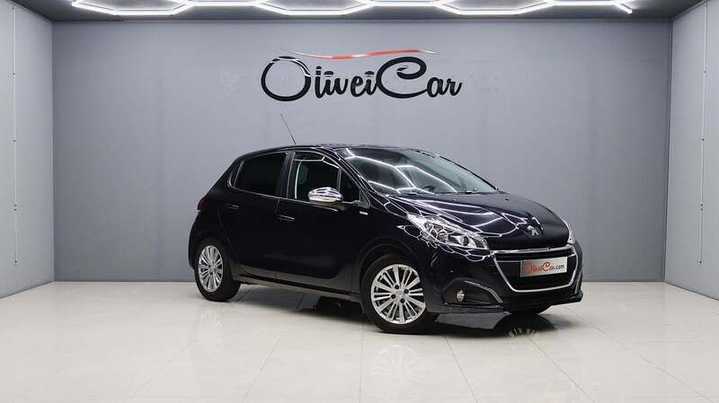 Azul Usado 2018 Peugeot 208 Citadino | € 12.850 (Caro) - Imagem 1/4