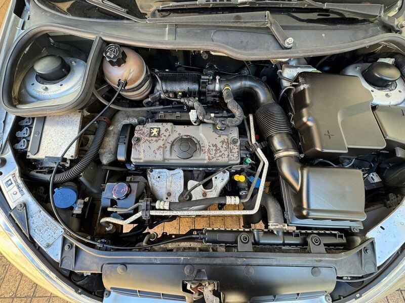 Cinza Usado 2004 Peugeot 206 Carrinha | € 4.950 - Imagem 1/4