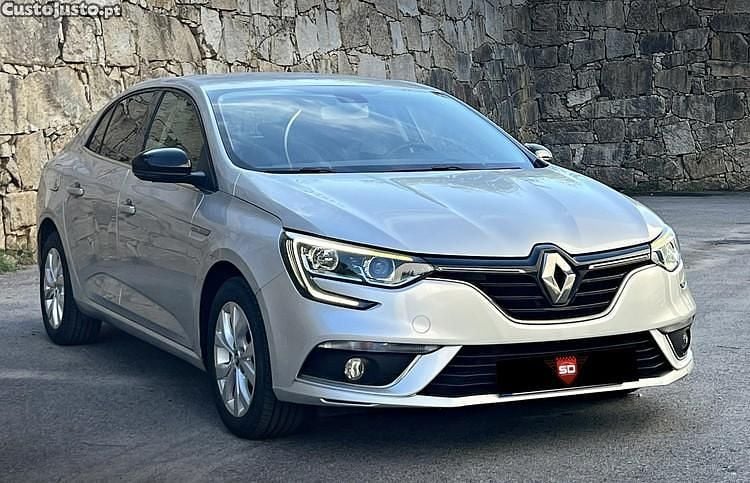 Cinza Usado 2020 Renault Mégane IV LIMITED Sedan | € 16.890 (Bom preço) - Imagem 1/1