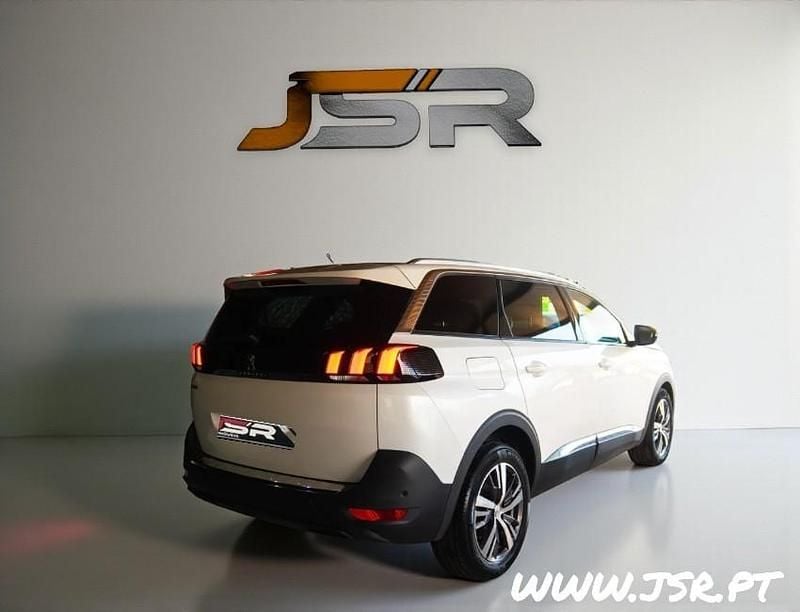 Usado Peugeot 5008 130 HP (95 kW) 2023 Branco SUV