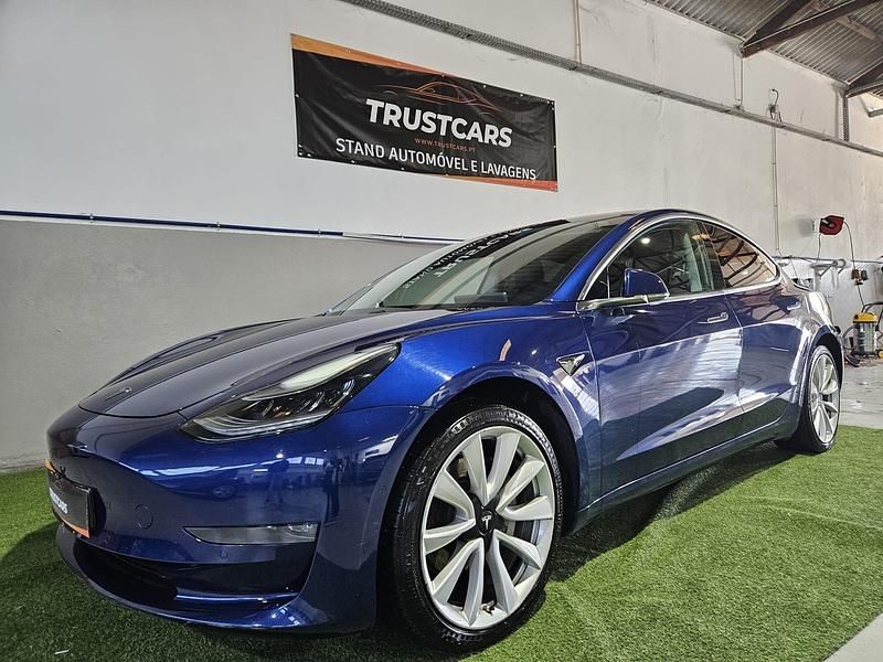 Azul Usado 2019 Tesla Model 3 Sedan | € 23.500 (Preço justo) - Imagem 1/4
