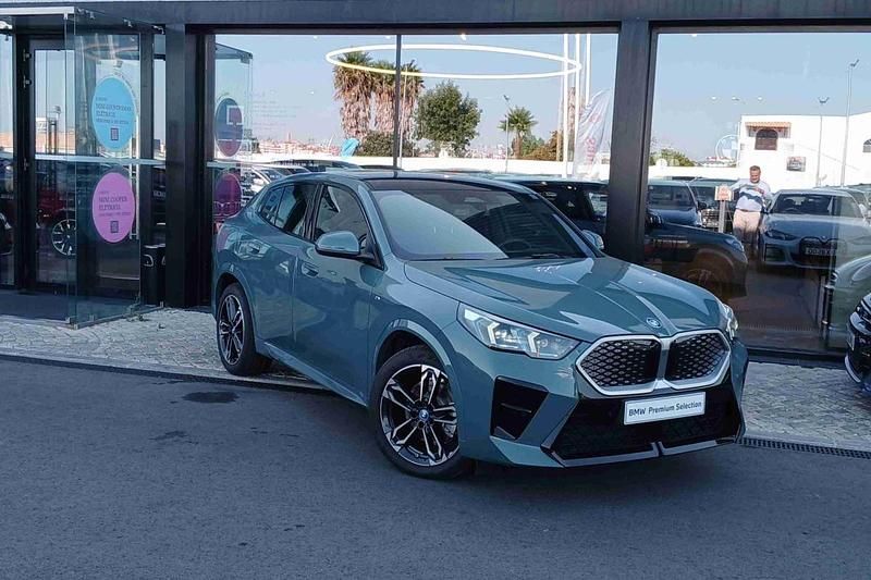 Verde Usado 2025 BMW iX SUV | € 61.990 - Imagem 1/4