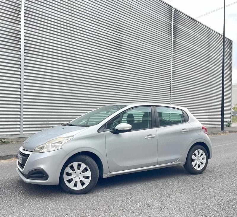 Cinza Usado 2015 Peugeot 208 Access Citadino | € 6.900 (Bom preço) - Imagem 1/4