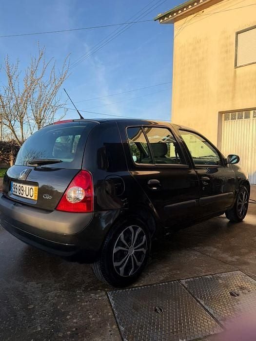 Usado Renault Clio II 2003 Sedan