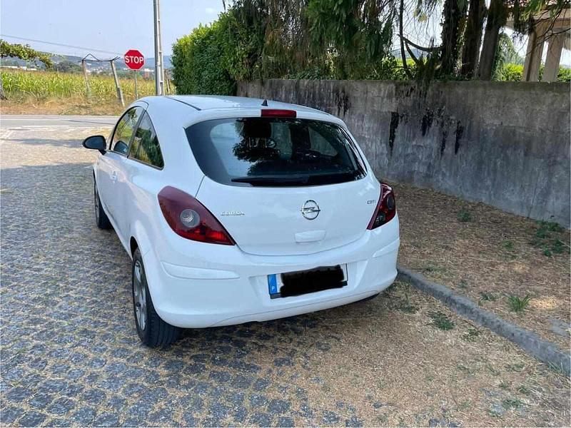 Usado Opel Corsa 75 HP (55 kW) 2011 Branco Citadino