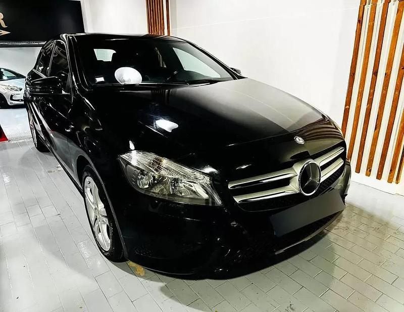 Usado Mercedes A180 Urban 109 HP (80 kW) 2014 Preto Citadino
