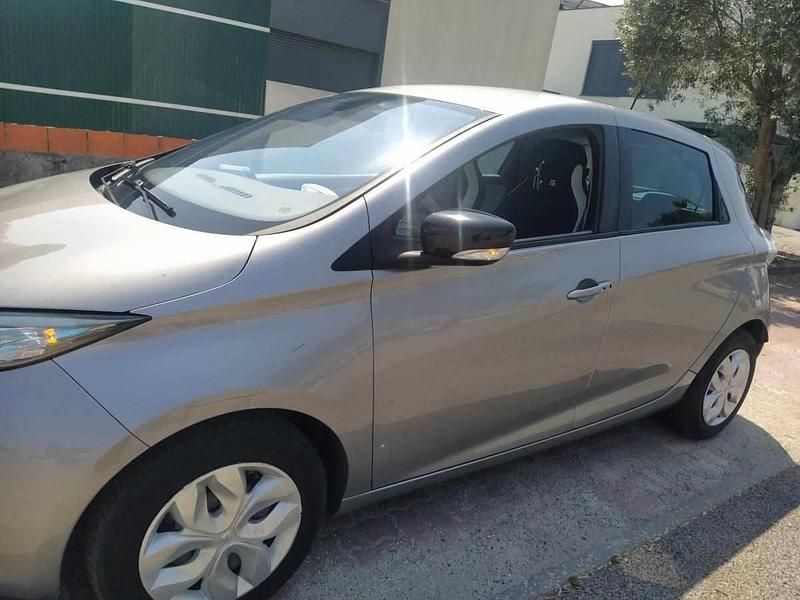 Cinzento Usado 2013 Renault Zoe Citadino | € 5.990 - Imagem 1/4