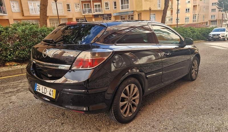 Usado Opel Astra GTC 110 HP (80 kW) 2010