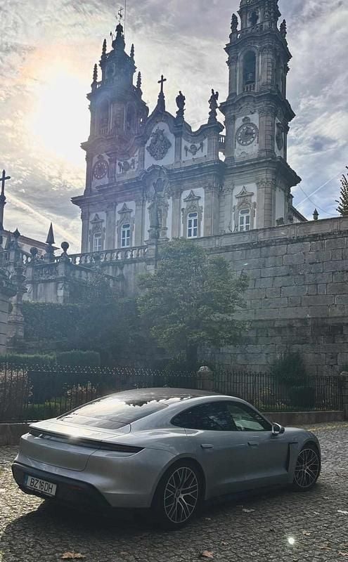 Cinzento Usado 2022 Porsche Taycan | € 54.750 - Imagem 1/4