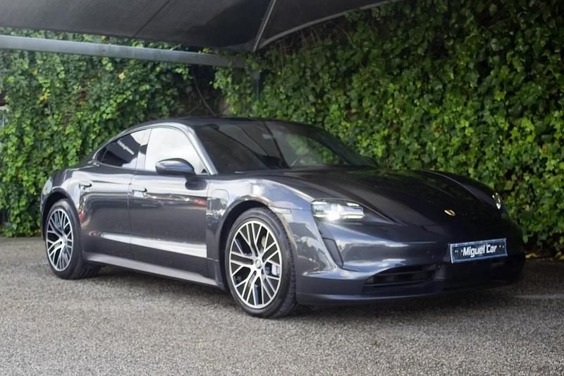Cinzento Usado 2021 Porsche Taycan Black Edition Sedan | € 59.900 - Imagem 1/4