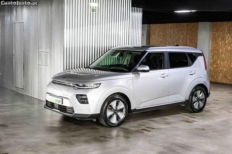 Cinza Usado 2020 Kia Soul EV 3 SUV | € 17.990 (Preço justo) - Imagem 1/1
