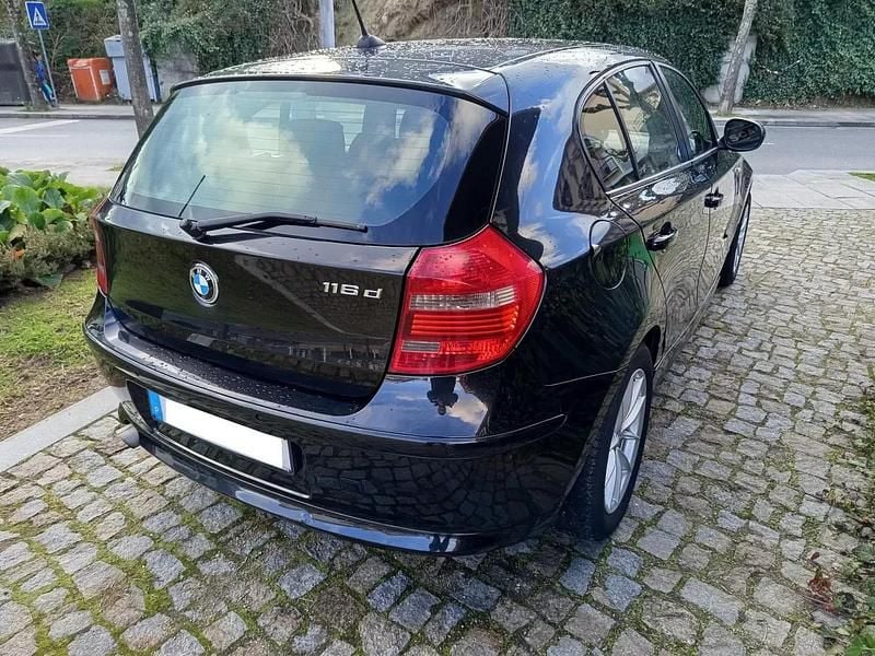 Usado BMW 116 116 HP (85 kW) 2009 Preto Citadino