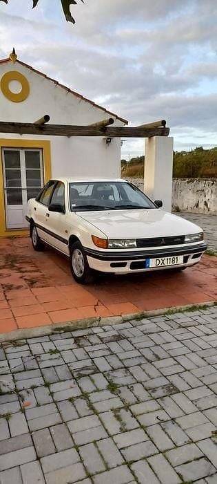 Usado Mitsubishi Lancer 90 HP (66 kW) 1990 Sedan