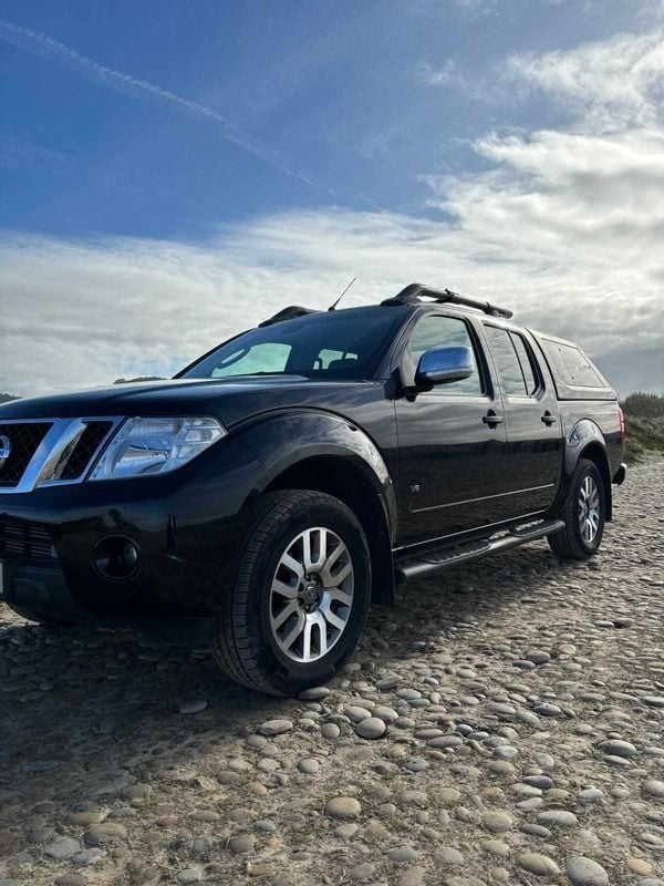 Preto Usado 2013 Nissan Navara Pickup | € 25.900 - Imagem 1/4