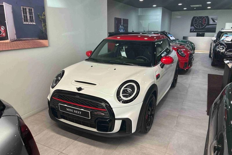 Vermelho Usado 2023 Mini John Cooper Works Essential Citadino | € 39.990 (Preço justo) - Imagem 1/4