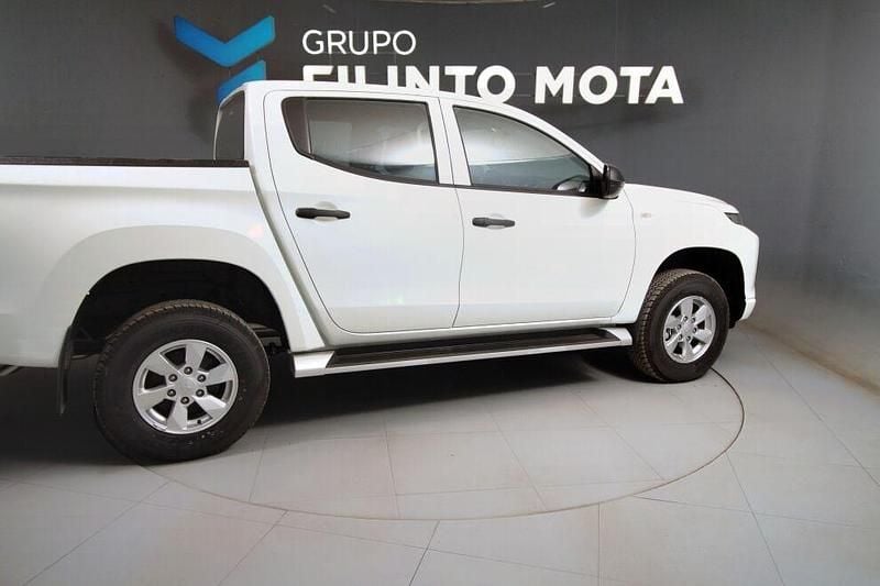 Usado Mitsubishi L200 Invite 150 HP (110 kW) 2022 Branco Pickup