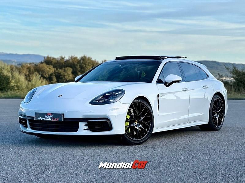 Branco Usado 2019 Porsche Panamera S E-Hybrid Sedan | € 73.900 - Imagem 1/4