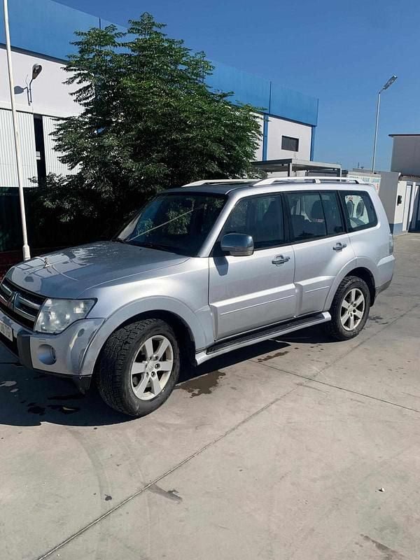 Cinzento Usado 2008 Mitsubishi Pajero SUV | € 25.000 - Imagem 1/4